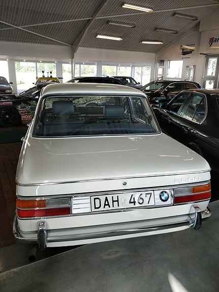 BMW 2000 2 of 3