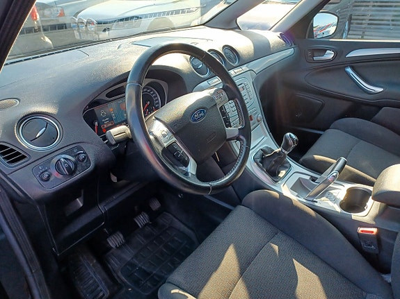 Ford S-MAX 17 of 20