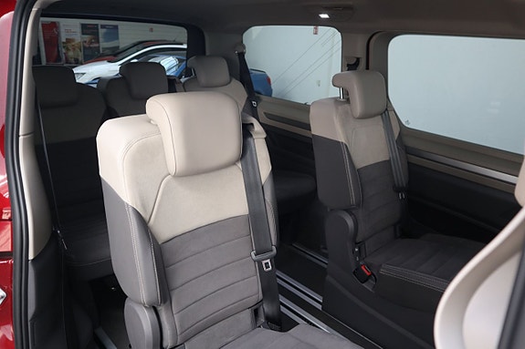 Volkswagen Multivan 24 of 26