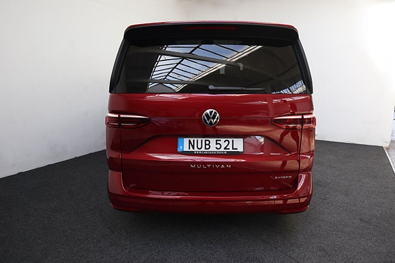 Volkswagen Multivan 8 of 26