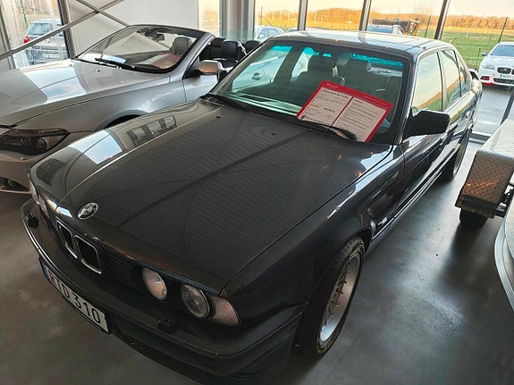 Alpina B10 2 of 6