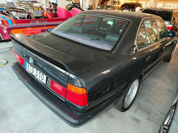 Alpina B10 3 of 6