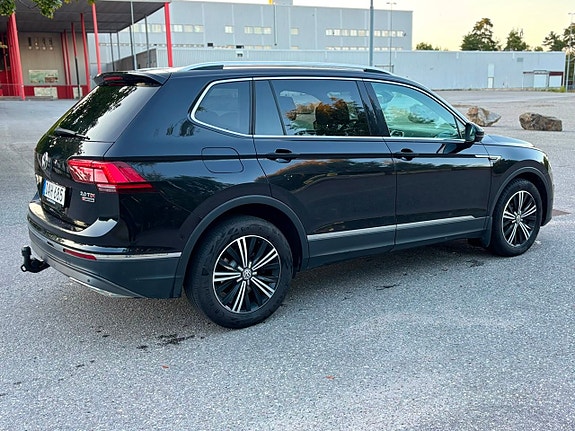 Volkswagen Tiguan 2 of 26