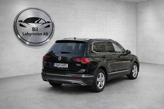 Volkswagen Tiguan Allspace 2 of 5