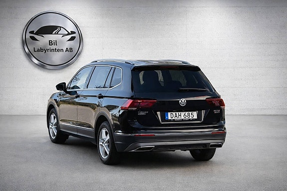 Volkswagen Tiguan Allspace 4 of 5