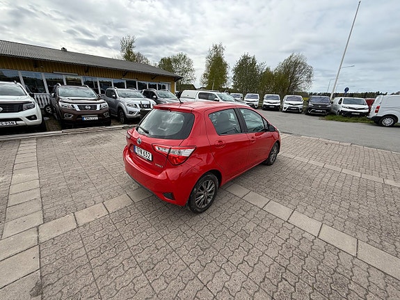 Toyota Yaris 4 of 5