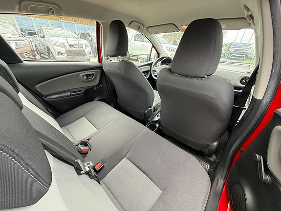 Toyota Yaris 10 of 18