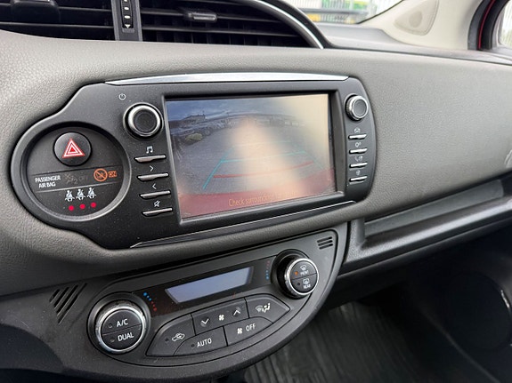 Toyota Yaris 16 of 18