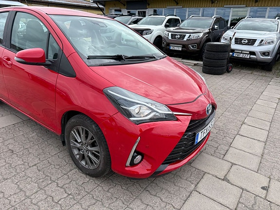 Toyota Yaris 8 of 18