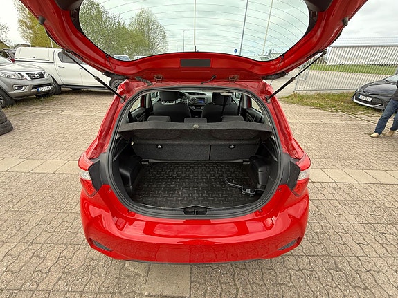 Toyota Yaris 12 of 18