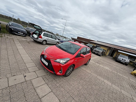 Toyota Yaris 18 of 18