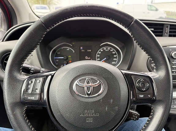 Toyota Yaris 14 of 18