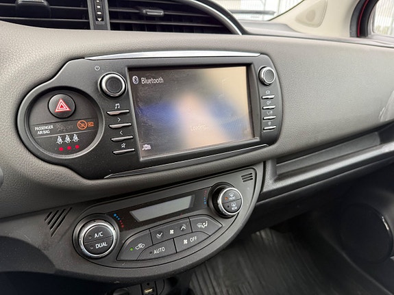 Toyota Yaris 15 of 18