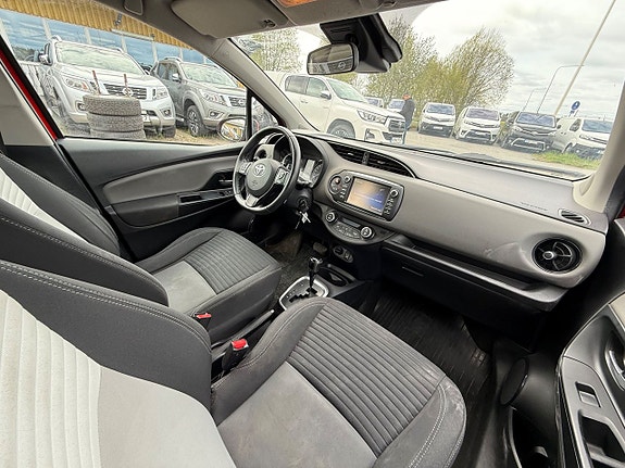 Toyota Yaris 9 of 18