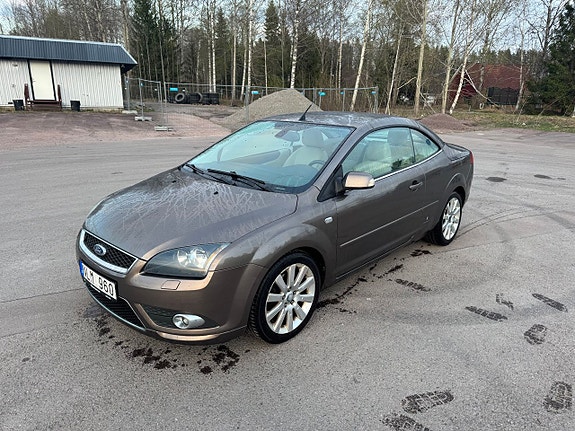 Ford Focus CC 3 of 5