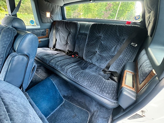 Cadillac Coupé DeVille 17 of 23