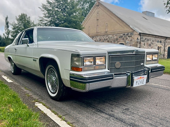 Cadillac Coupé DeVille 5 of 23