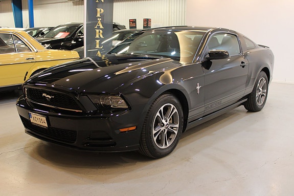 Ford Mustang 3 of 5