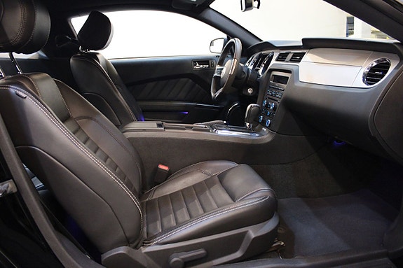 Ford Mustang 8 of 11