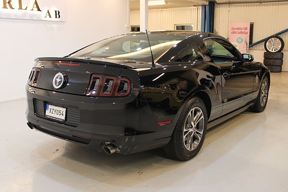 Ford Mustang 4 of 5