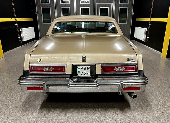 Buick Riviera 6 of 24
