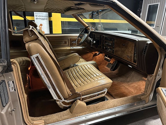 Buick Riviera 16 of 24