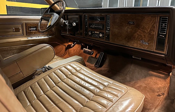 Buick Riviera 13 of 24