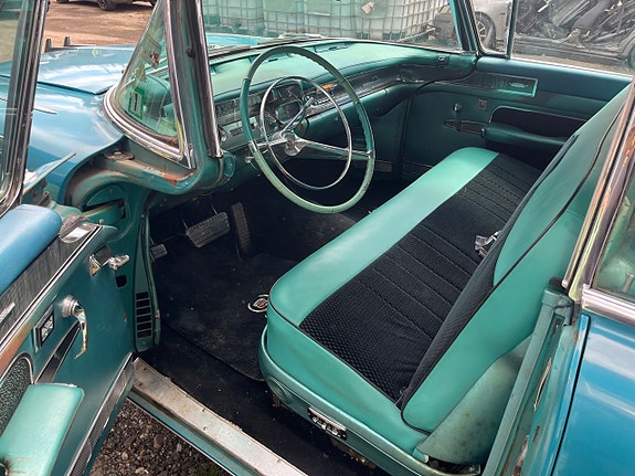Cadillac Deville 7 of 22