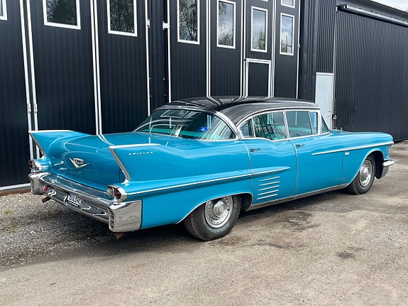 Cadillac Deville 3 of 22