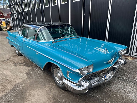 Cadillac Deville 5 of 22