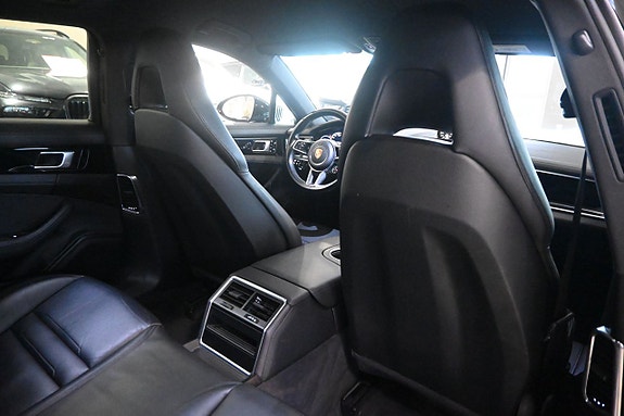Porsche Panamera 4 14 of 28