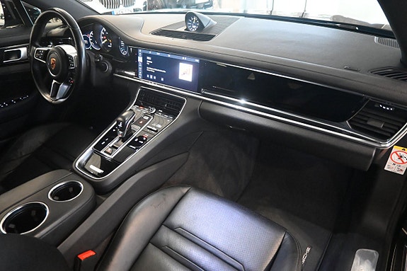 Porsche Panamera 4 11 of 28