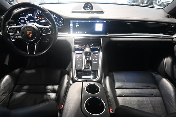 Porsche Panamera 4 10 of 28