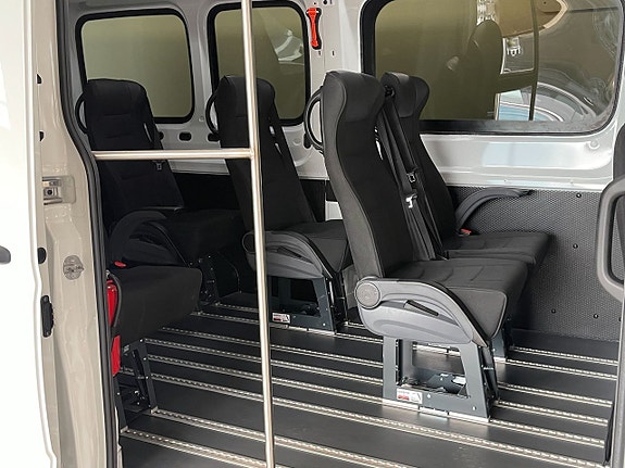 Maxus Deliver 9 8 of 23