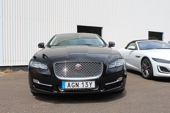 Jaguar XJ