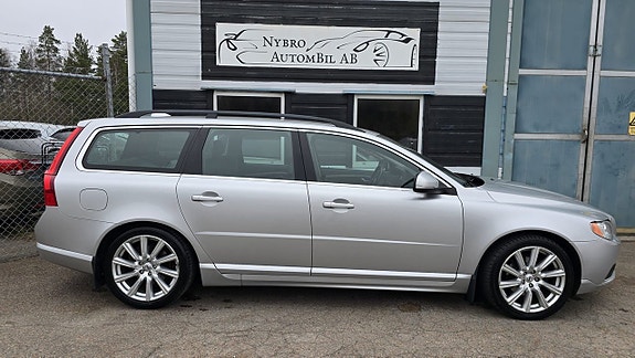Volvo V70 2 of 5