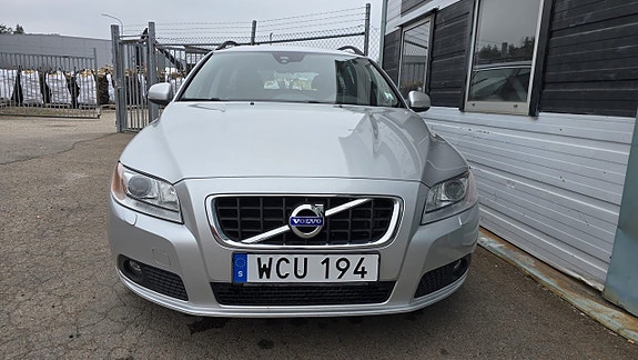 Volvo V70 4 of 5