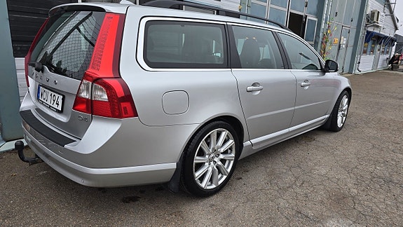 Volvo V70 3 of 5