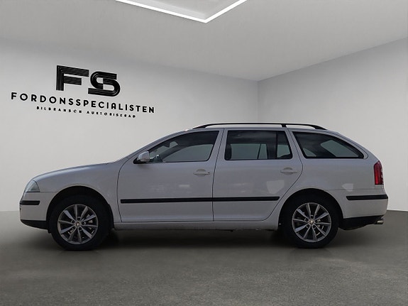 Skoda Octavia 2 of 5