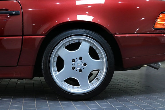 Mercedes-Benz SL320 8 of 17