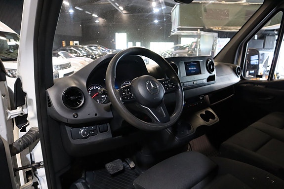 Mercedes-Benz Sprinter 211 8 of 17
