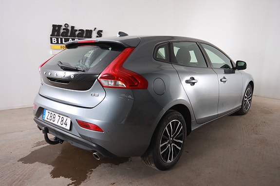 Volvo V40 2 of 5
