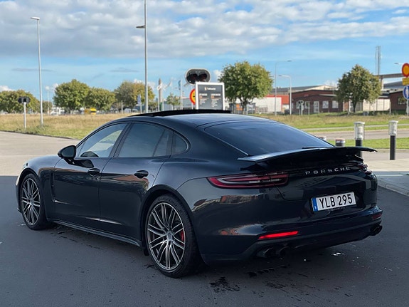 Porsche Panamera Turbo 4 of 5