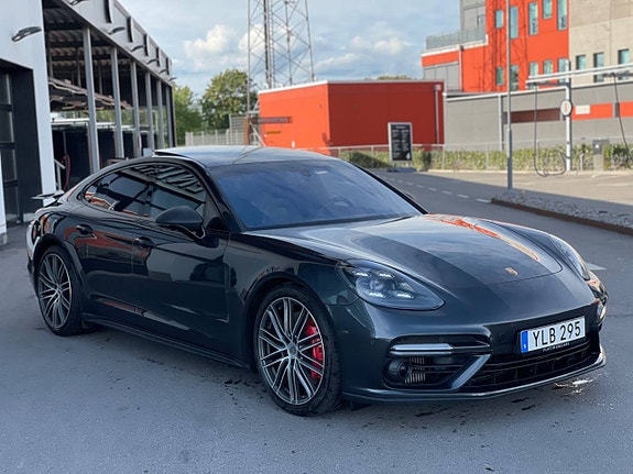 Porsche Panamera Turbo 11 of 17