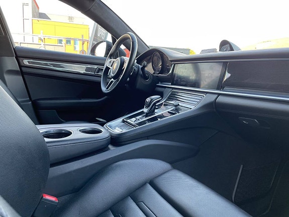 Porsche Panamera Turbo 10 of 17