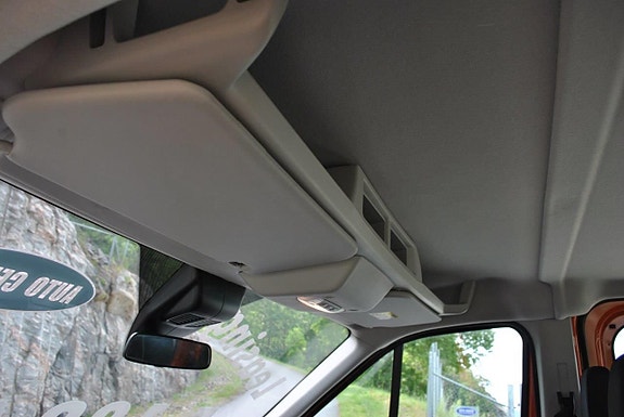 Ford Transit 9 of 17