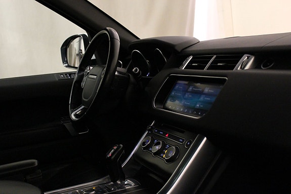 Land Rover Range Rover Sport 22 of 27