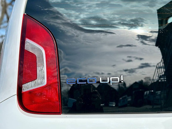 Volkswagen UP! 8 of 11