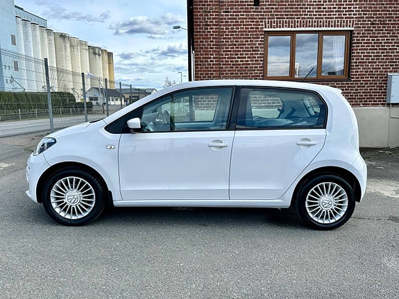 Volkswagen UP! 3 of 5