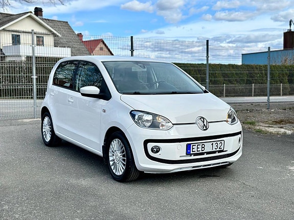 Volkswagen UP! 2 of 5